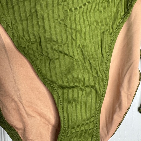 J. CREW NWT Wide Rib Curved Waist Cheeky String Bikini Bottom With Rings Green - Picture 3 of 8